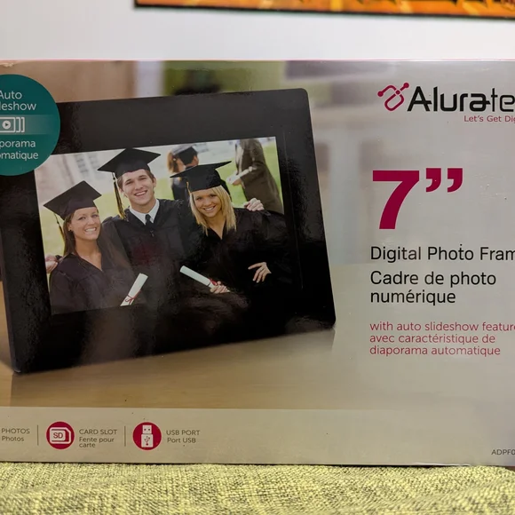 Aluratek 7" Digital Photo Frame With Automatic Slideshow - Picture 1 of 4